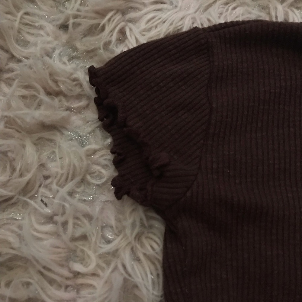 Brown Ruffled Crop Top 🤎 - Picture 6 of 9